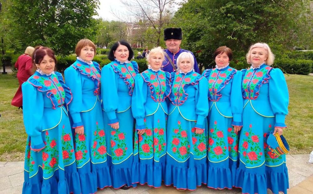 Народный хор "Казачьи напевы" Северодонецкого городского Дворца культуры принял участие в Республиканском фестивале вокально-хоровых коллективов "Песни опаленные войной", который состоялся 12 мая в городе Луганске