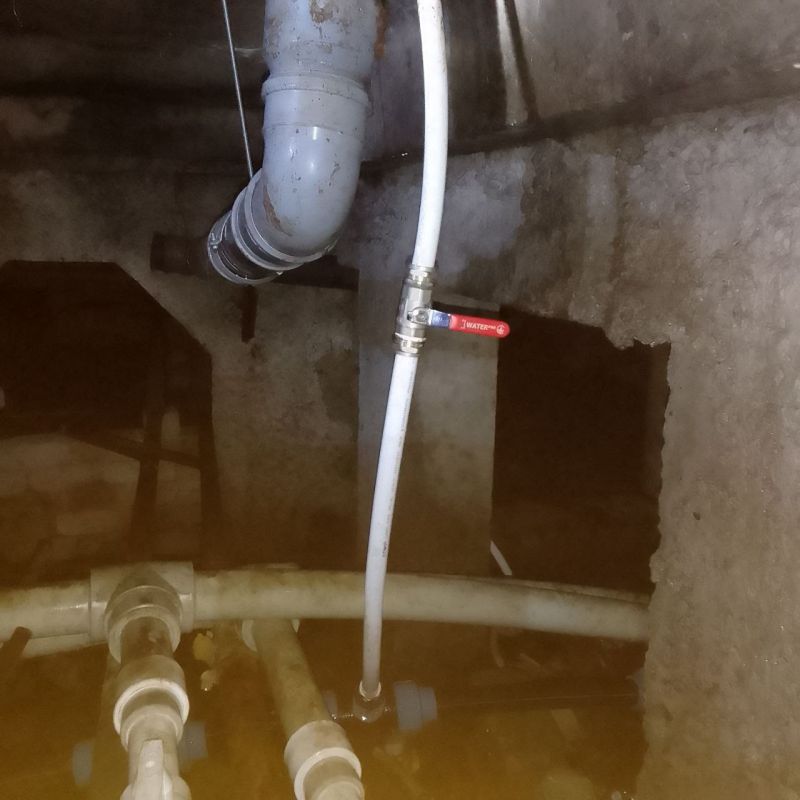 Коммунальные будни. Общество с ограниченной ответственностью "КОМ-СЕРВИС" ведет работы: по текущему ремонту отдельных участков трубопроводов внутридомовой системы водоснабжения подъезда № 1, многоквартирного дома № 3...