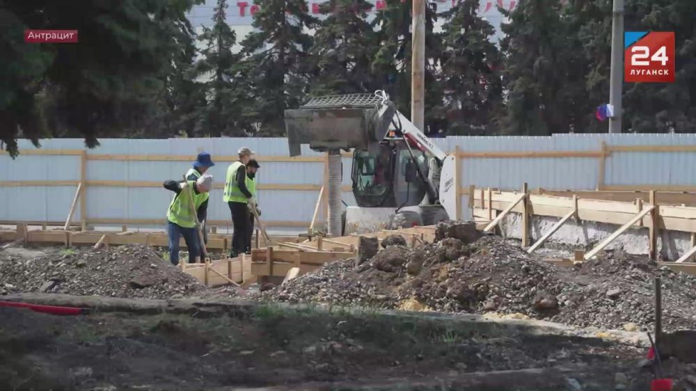 В Антраците идёт строительство нового сквера