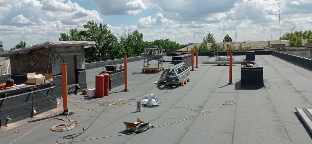 Сергей Козенко: В городе Молодогвардейске продолжаются работы по ремонту кровель Тюменской областью