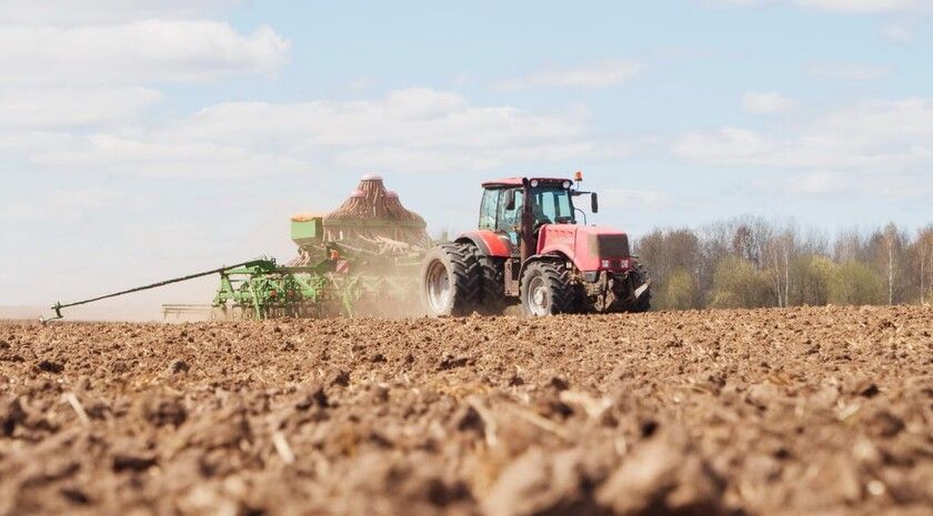 Аграрии ЛНР почти на 50% выполнили план сева яровых культур