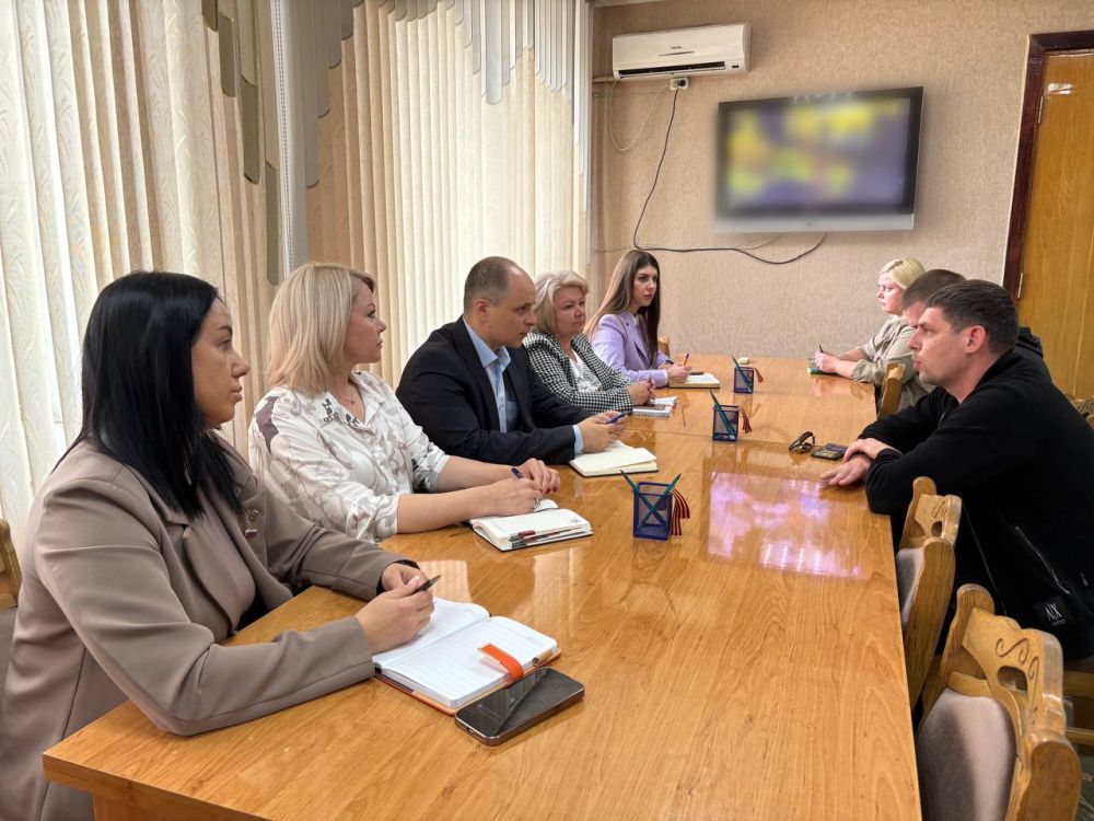 Сергей Соловьев: Вместе в коллегами из Администрации и председателем «Союза предпринимателей города Красный Луч», депутатом Совета округа Татьяной Любимовой встретились с инвесторами из города Воронеж