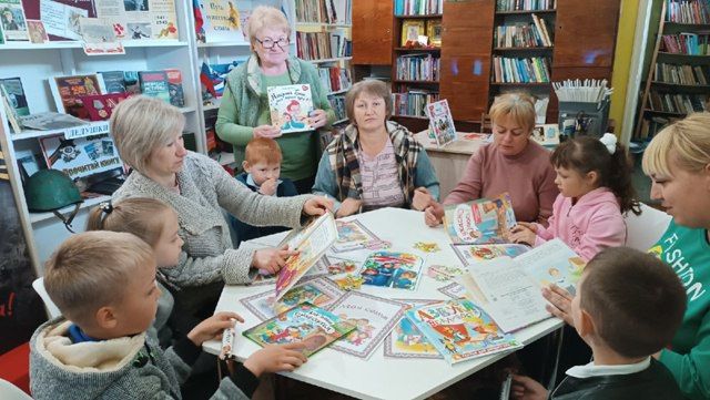 В преддверии Международного дня семьи сотрудники библиотеки-филиала № 13 организовали для детей и родителей игровую
