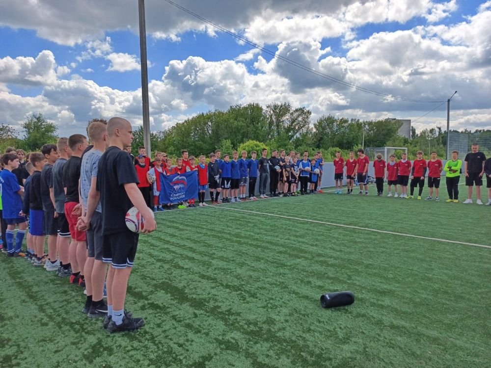 Футбол — игра миллионов людей, которая объединяет их азартом, волей к победе, это игра настоящих, сильных и выносливых ребят!