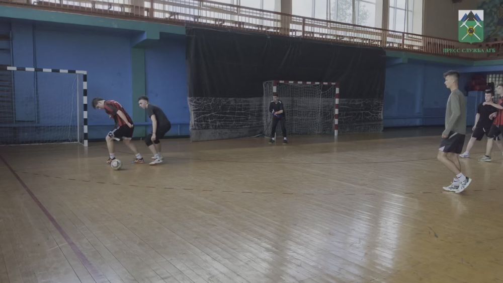 В спортзале Брянковской спортивной школы Олимпийского резерва состоялся зональный этап Спартакиады Луганской Народной Республики по мини-футболу среди школьных спортивных клубов, посвященной 80-й годовщине Победы в Великой...