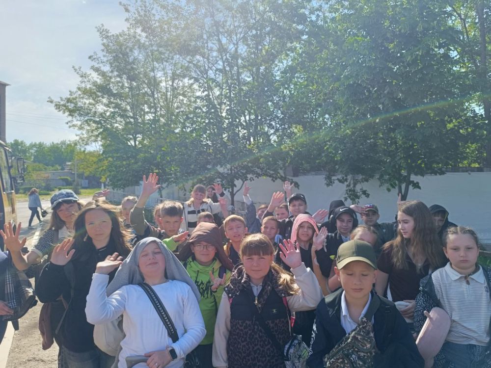 Андрей Рубанцов: Сегодня 46 школьников из города Ровеньки отправились в Ростов-на-Дону для участия во Всероссийской программе культурно-просветительских маршрутов для школьников ЛНР «Культурная карта 4+85»