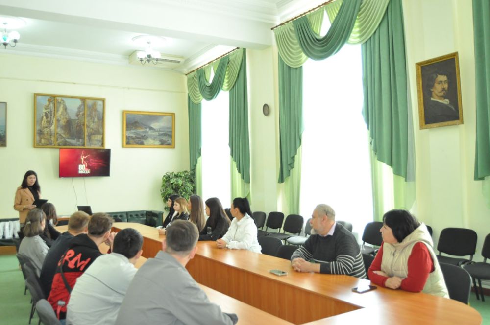 В Городском Дворце прошёл патриотический кинолекторий для студентов