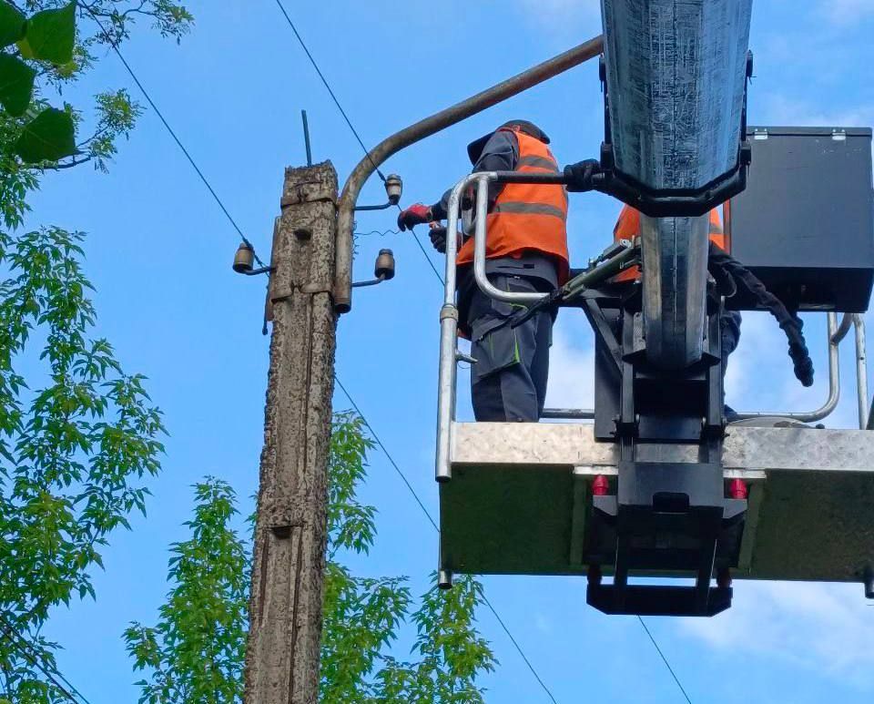 Коммунальные службы проводят работы на территории города