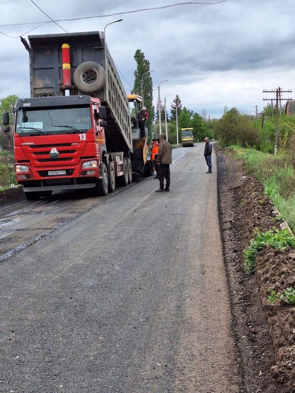 На территории Великочерниговского отдела жизнеобеспечения Станично Луганского муниципального округа продолжаются работы по восстановлению дорожного полотна автодороги пгт