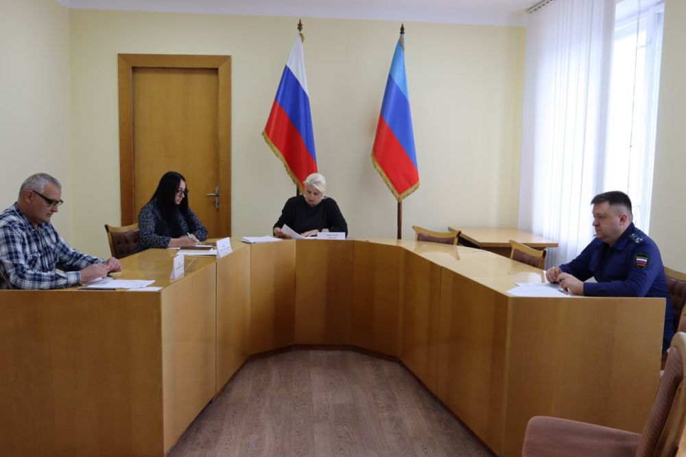 В администрации провели заседание комиссии по делам несовершеннолетних