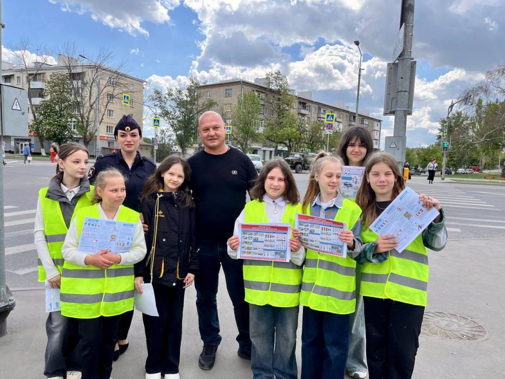 В Луганске сотрудники Госавтоинспекции провели акцию по безопасности дорожного движения для пешеходов