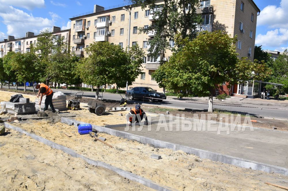 Работы на Аллее Дружбы ведутся в заданном темпе