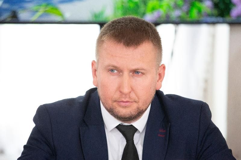 Денис Мирошниченко поздравил Председателя Народного Совета ДНР Константина Кузьмина и жителей республики с Днем Конституции