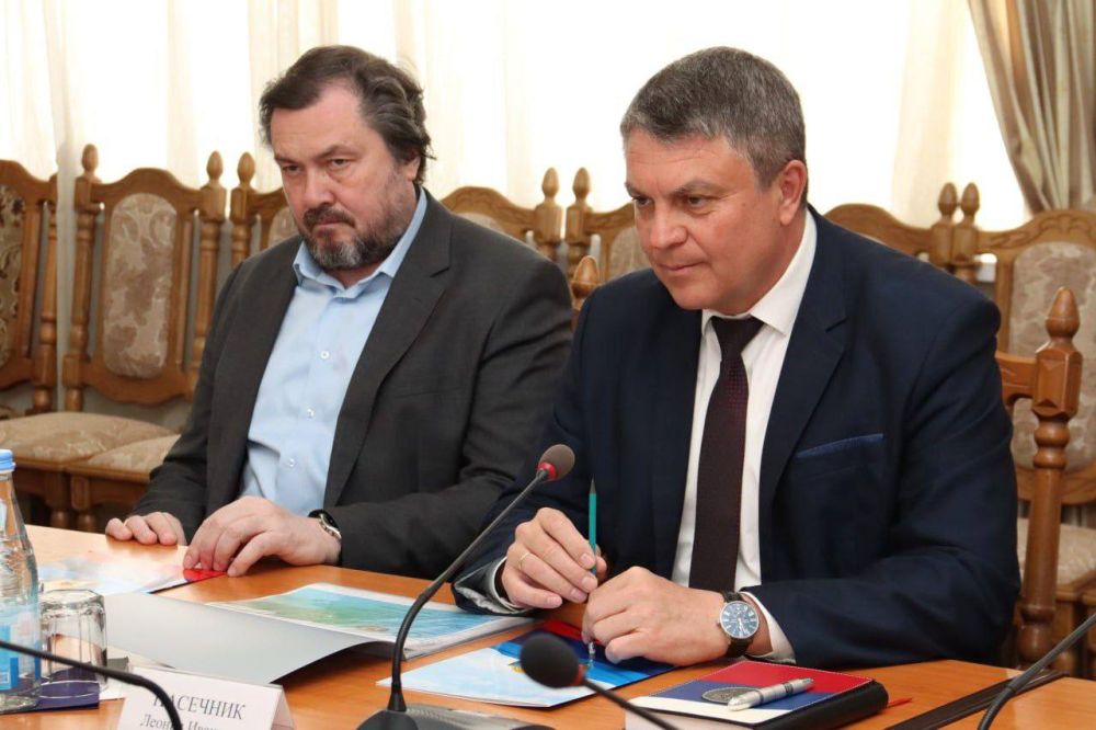 Провел встречу с председателем Центрально-Черноземного банка Сбербанка Александром Абрамкиным