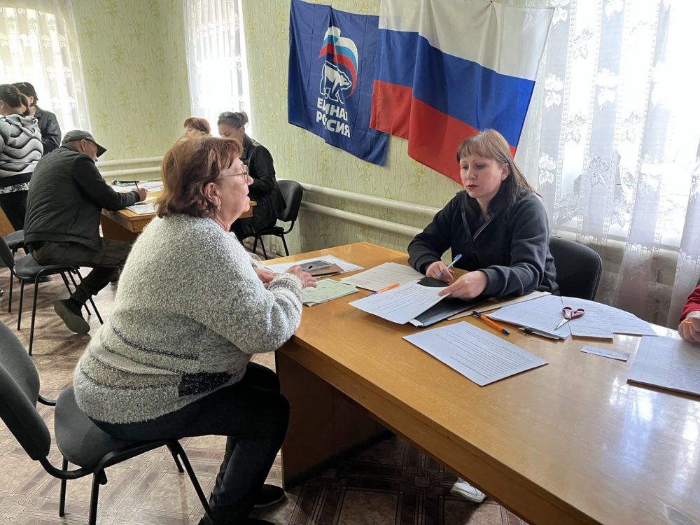 14 мая в пгт. Софиевский состоялся выездной приём граждан специалистами Филиала № 13 ГКУ ЛНР «РЦСЗН» в г. Красный Луч с целью обследования жилых помещений на наличие печного отопления, консультаций и выдачи талонов на...