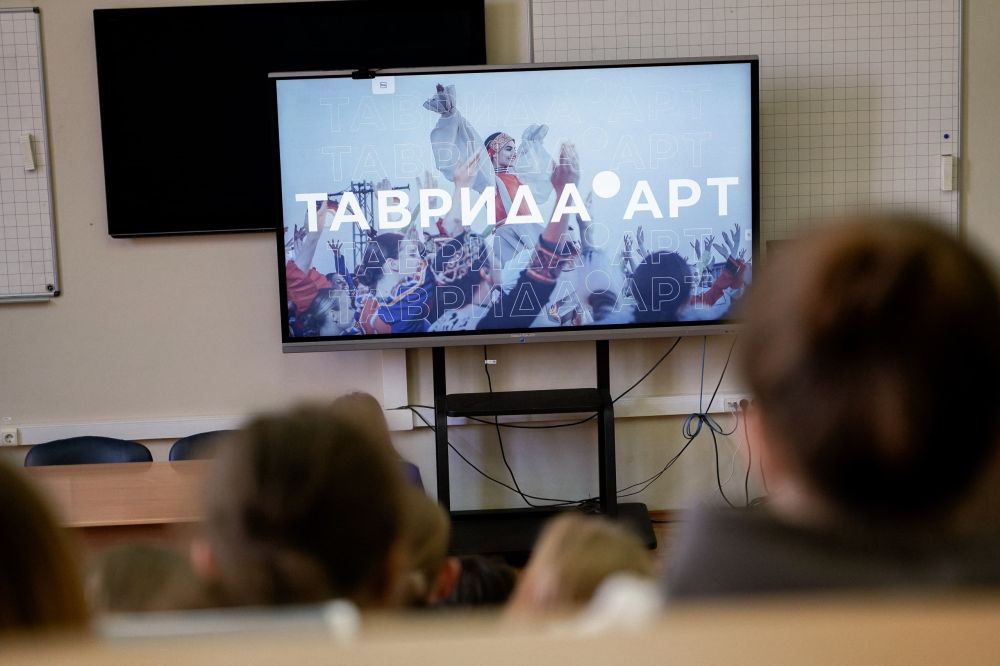 Пришло ваше время!. Мы встретились со студентами ЛГПУ и ЛГАКИ, чтобы рассказать про форумную кампанию Росмолодёжи и Тавриду.АРТ. В этом нам помогли: