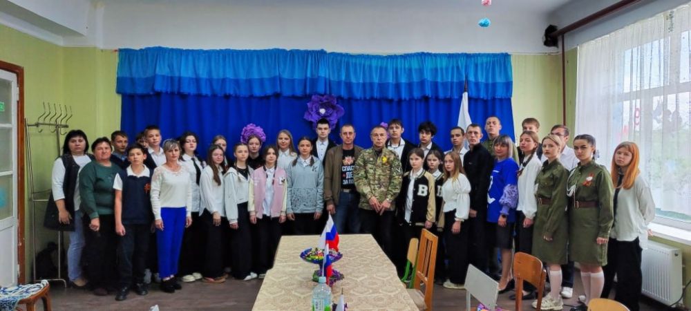 В рамках мероприятий, посвящённых Году защитника Отечества, активисты первичного отделения №7 партии «Единая Россия» совместно с творческими работниками Родаковского дома культуры провели для школьников урок мужества «Наши...