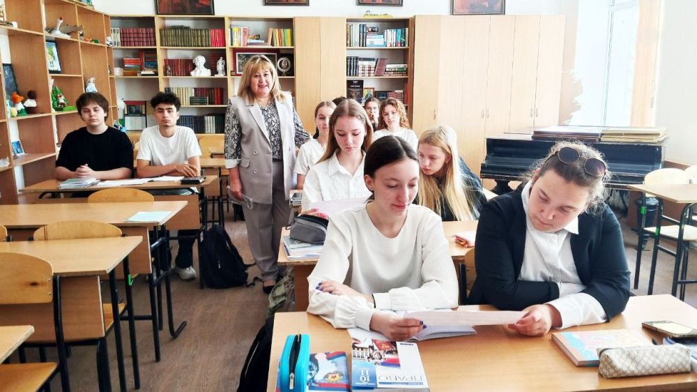 В целях привлечения молодежи к обучению по железнодорожным специальностям в учебных заведениях Луганской и Донецкой Народных Республик, а также Российской Федерации, Елена Холина, исполняющая обязанности специалиста по...