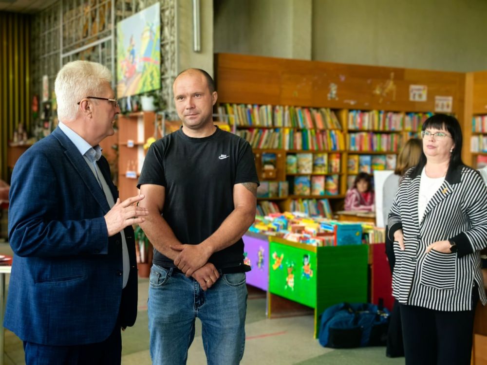 Сергей Козенко: Сегодня с рабочим визитом посетил Краснодонскую центральную городскую библиотеку, где в рамках специального инфраструктурного проекта завершается капитальный ремонт внутренней системы отопления