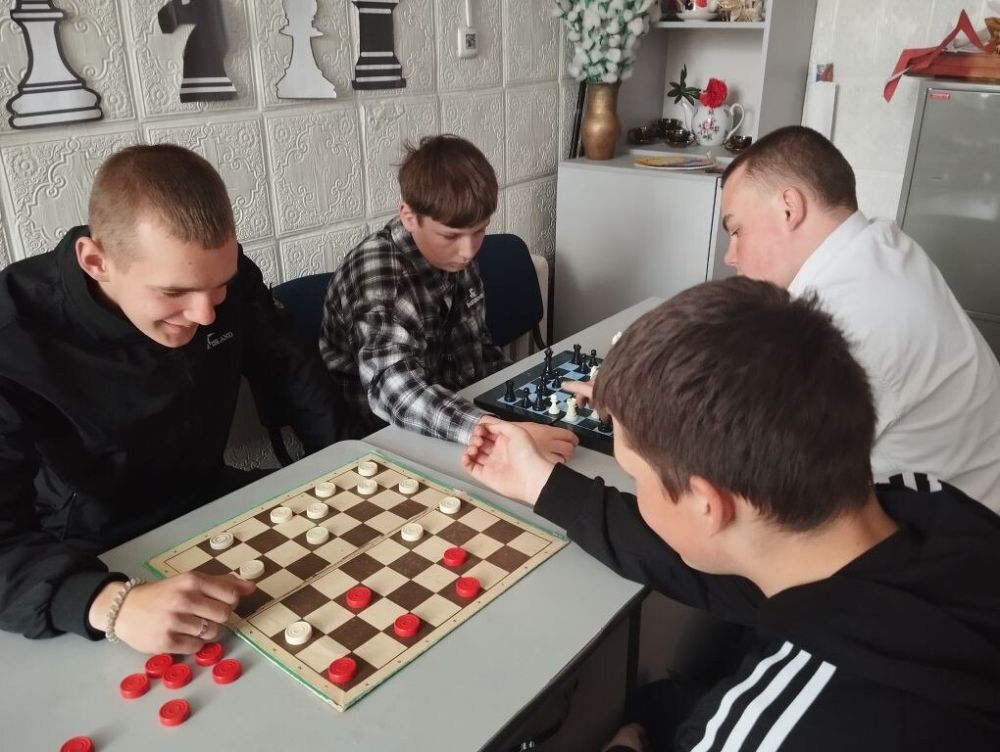Шахматы и шашки, наверное, самые древние и известные настольные игры, но они не потеряли актуальность и сейчас