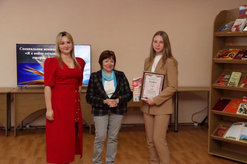 В Луганске торжественно наградили победителей литературного конкурса «Молодые голоса ЛНР»