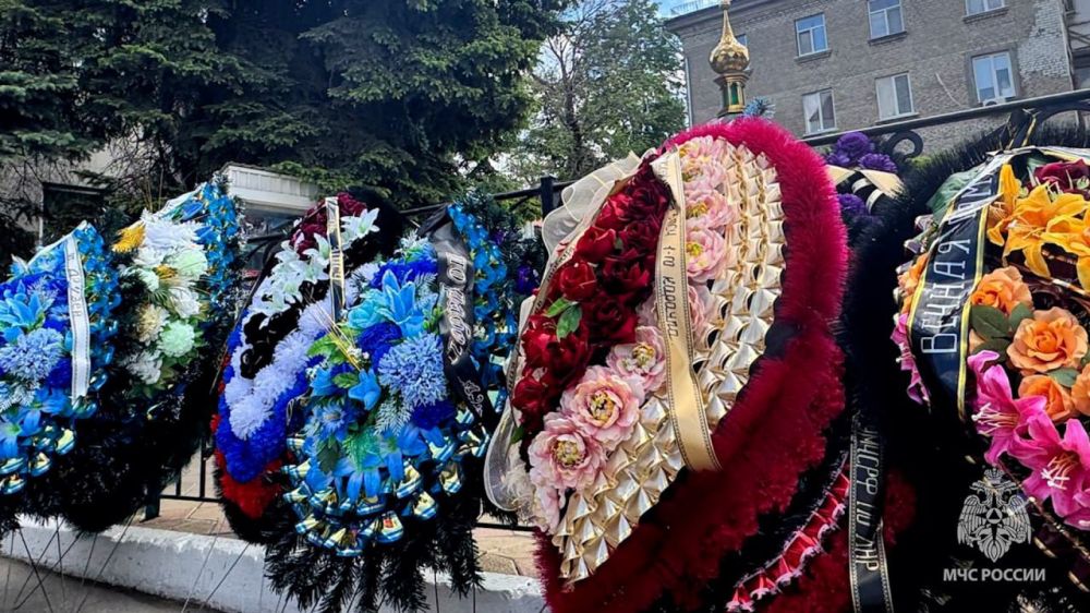 Республика простилась с погибшими в Луганске сотрудниками МЧС России