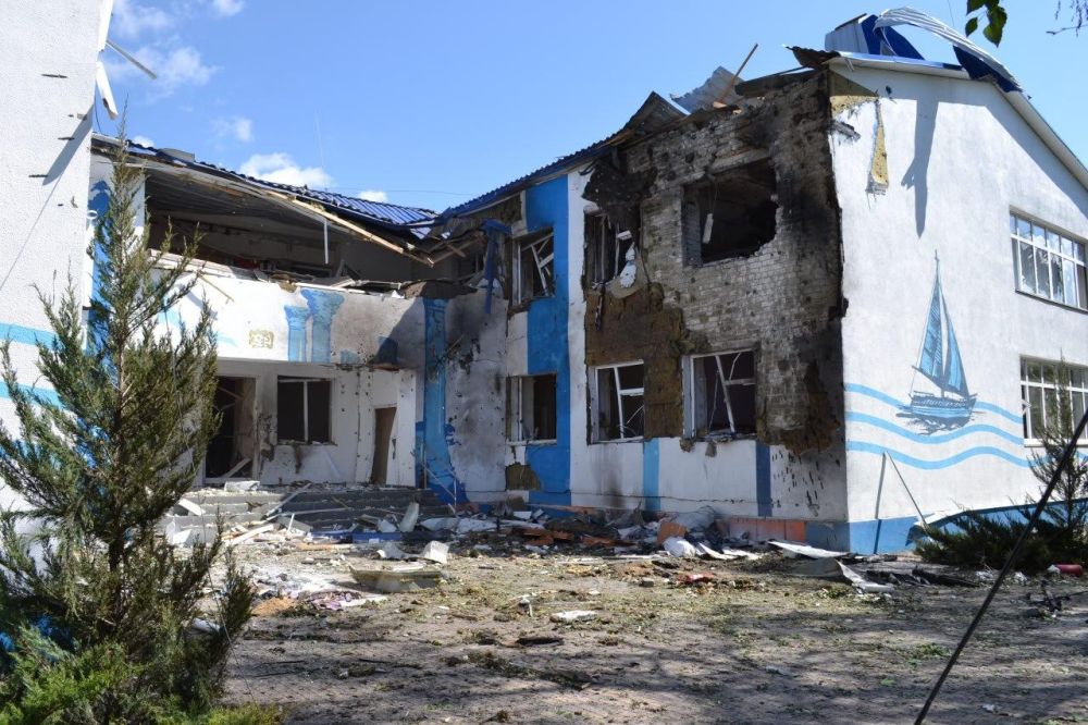 Административное здание в Старобельске, дома в частном секторе и образовательное учреждение повреждены в результате атаки беспилотников киевских боевиков на город минувшей ночью
