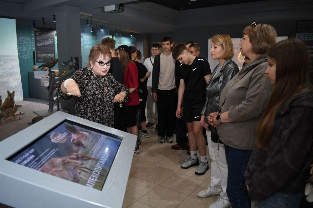 Волейболисты из Антрацита изучают культуру региона-шефа Калмыкии