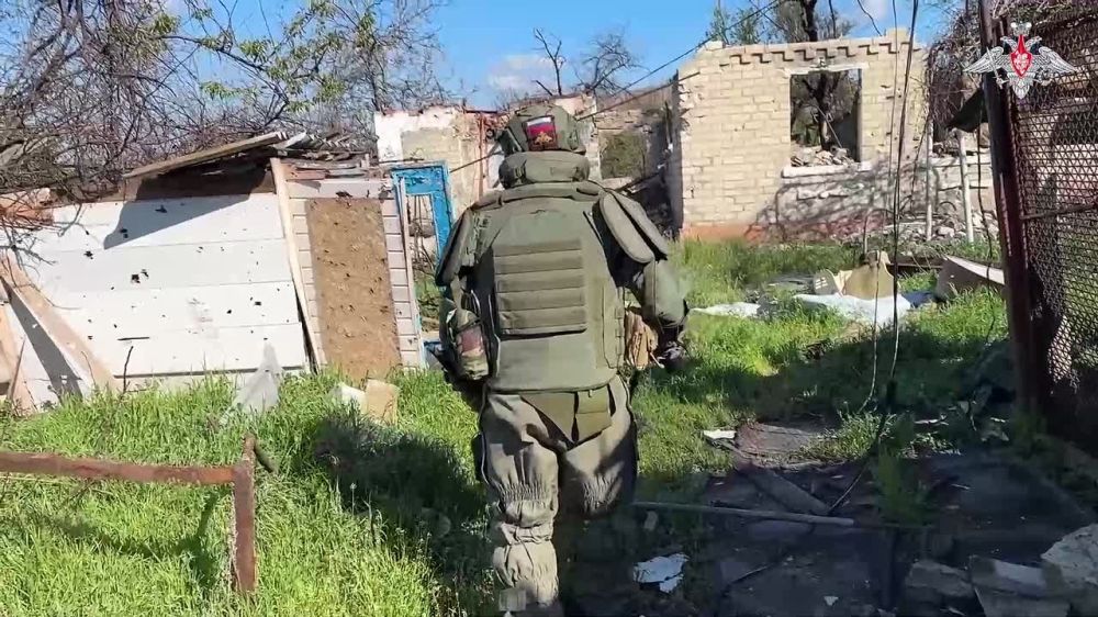 Сапёры группировки войск «Центр» продолжают уничтожать мины и неразорвавшиеся боеприпасы в освобожденных населенных пунктах на Красноармейском направлении