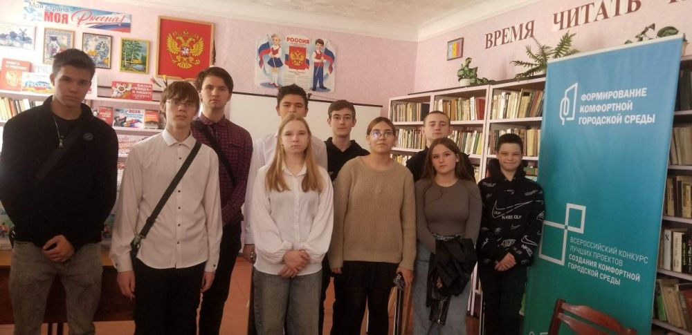 Ученики Ровеньковской школы № 6 им. О.В. Анащенко активно проявили свою гражданскую позицию, приняв участие в голосовании по формированию комфортной городской среды