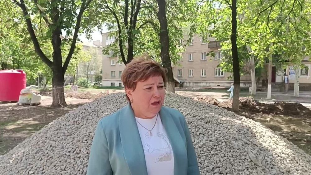 Андрей Рубанцов: В городском округе город Ровеньки ведутся работы по реализации проекта «Благоустройство аллеи, город Ровеньки, улица Ленина от памятника «Молодежная скульптура» до памятного знака «2000-летия со дня рождения...