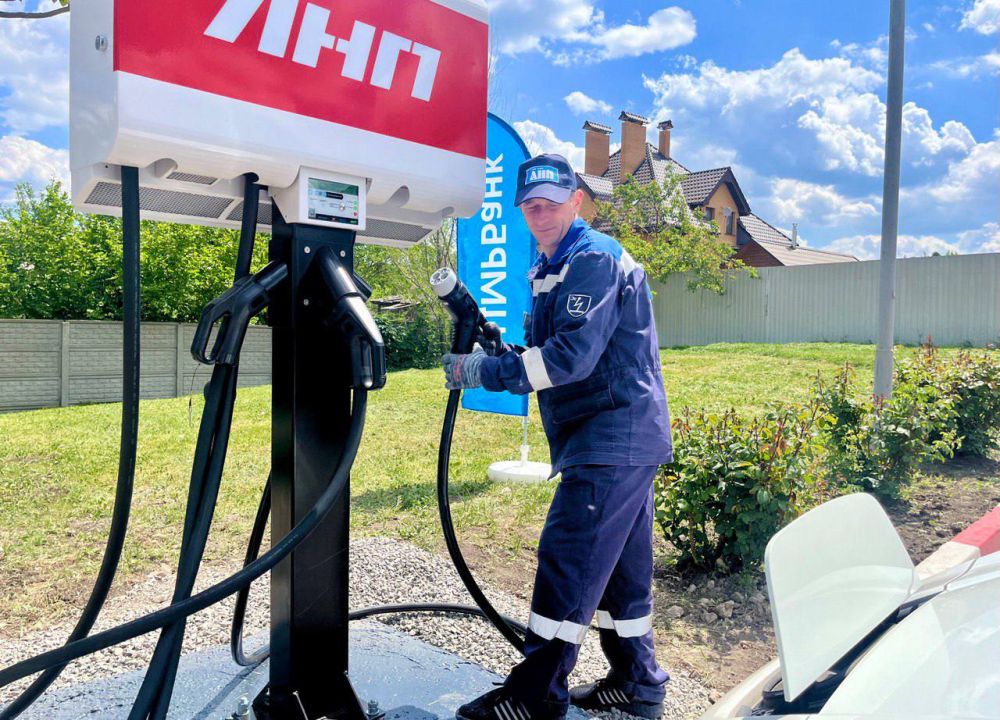 В Луганске открылась первая зарядная станция для электромобилей