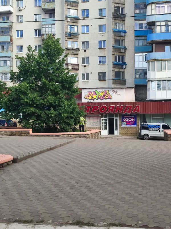 Сергей Козенко: С целью наведения порядка и обеспечения чистоты в нашем округе, сотрудники МУП «ДЭУ» продолжают активные работы по покосу травы