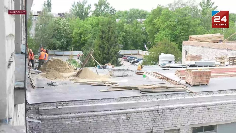 В Антрацитовской средней школе №3 продолжается капитальный ремонт