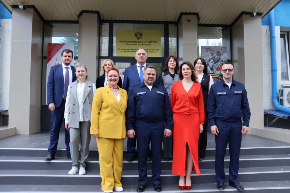 Делегация Казначейства России во главе с заместителем руководителя Федерального казначейства Александром Демидовым посетила с рабочим визитом Луганскую Народную Республику