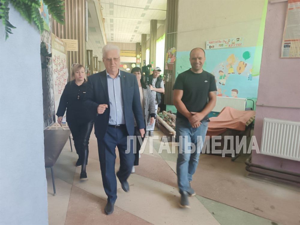 В Краснодоне проводятся работы по капитальному ремонту внутренней системы отопления городской библиотеки