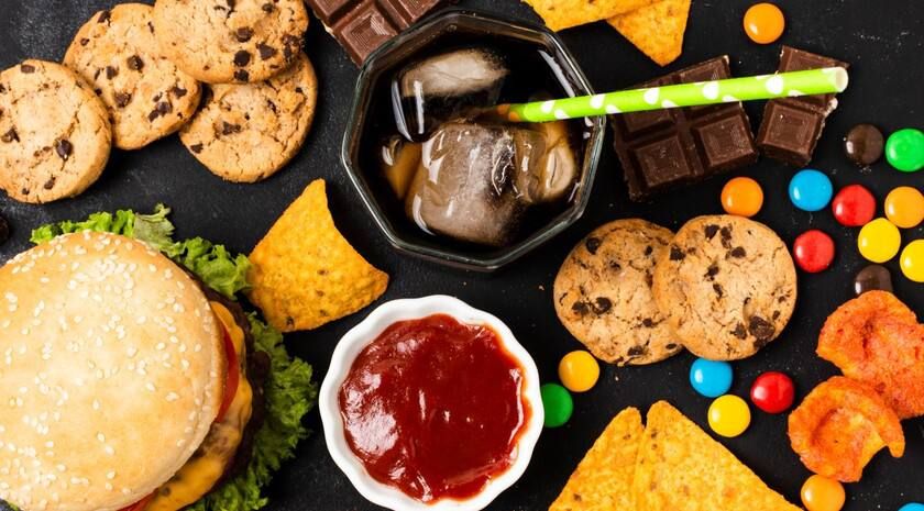 Россияне потребляют в пять раз больше сахара от нормы, а соли — в 2,5 раза больше