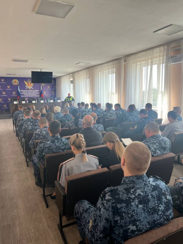 Сотрудники Госавтоинспекции провели беседу по безопасности дорожного движения в исправительной колонии N 4