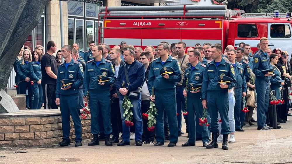 Республика простилась с погибшими в Луганске сотрудниками МЧС России