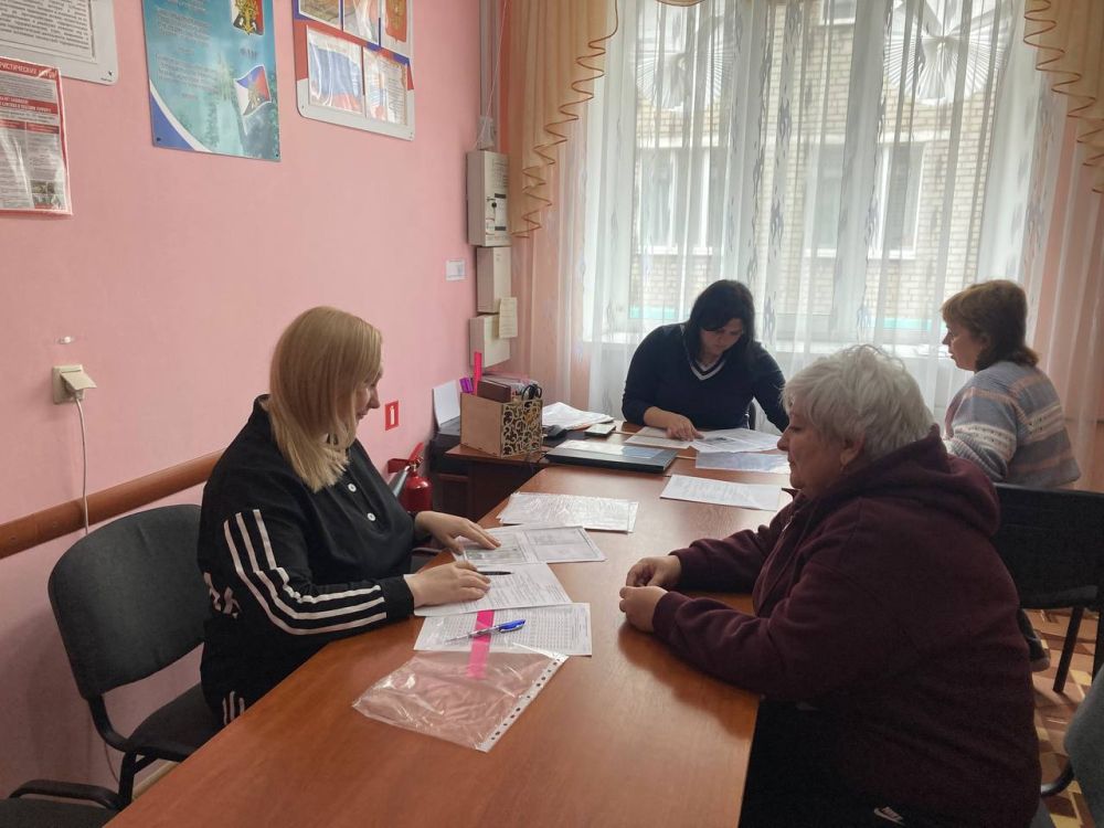 Специалисты филиала № 14 ГКУ ЛНР «Республиканский центр социальной защиты населения» в г. Ровеньки осуществили