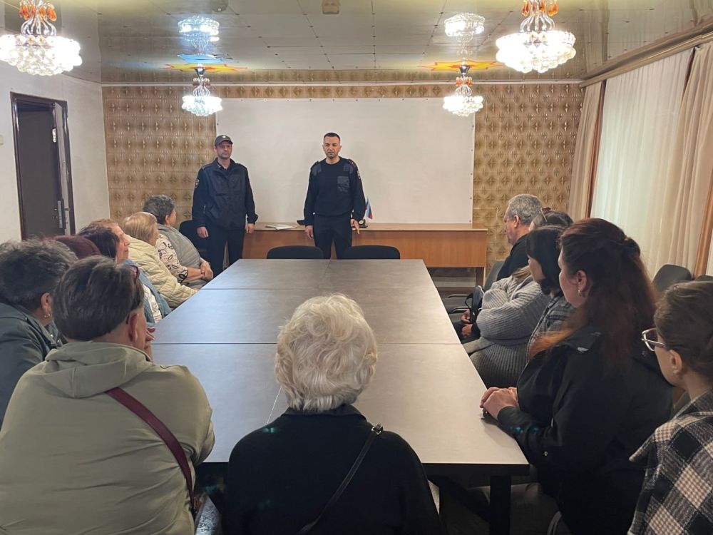 В Суходольске жителям рассказали о телефонных мошенниках