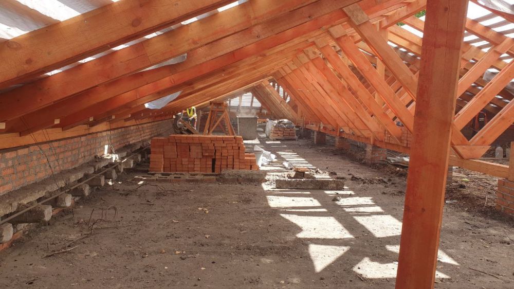 Сергей Козенко: В рамках специального инфраструктурного проекта подрядной организацией ООО СК «СТИЛЛ» шефа-региона Тюменской области продолжаются работы по капитальному ремонту скатной кровли с заменой стропильной системы...