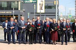 Бабушкина отвезет на Донбасс глав уральских предприятий. Фото