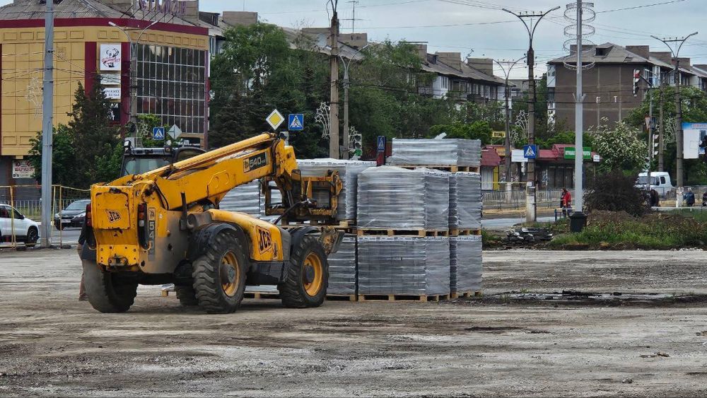 Продолжается масштабная реновация площади Советская