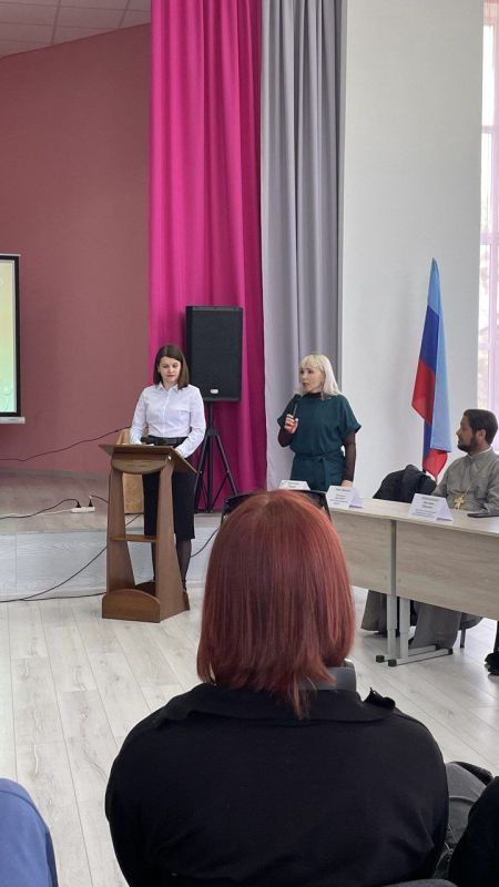 Муниципальной комиссией по делам несовершеннолетних и защите их прав при Администрации городского округа город Кировск совместно с педагогами двух образовательных учреждений города было проведено мероприятие на тему:...