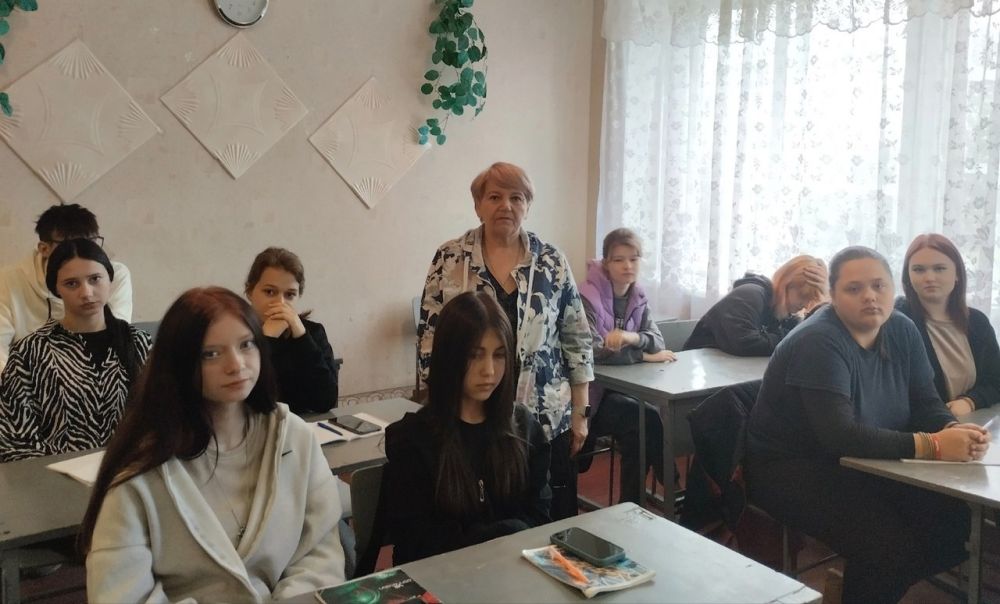 В Лутугинском колледже прошел цикл мероприятий на тему «Безопасность дорожного движения»