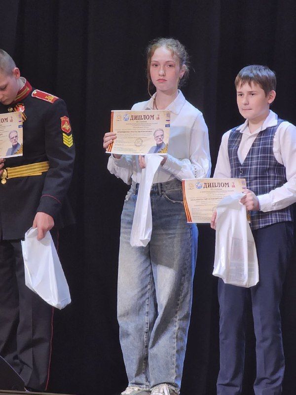 Андрей Рубанцов: Воспитанница театра эстрадных миниатюр «ГримМаски» Анастасия Куприянова стал дипломантом третьей степени в возрастной категории 13-15 в ХI Международных Васильевских чтениях - 2025 «Путь к Великой Победе»