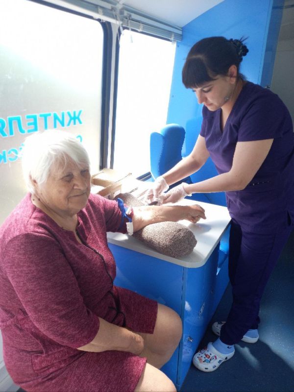 Передвижной ФАП Славяносербской ЦРБ продолжает свою выездную работу