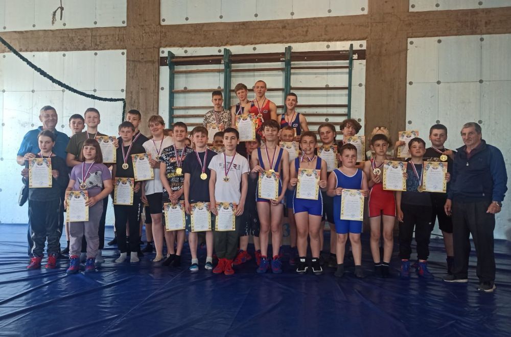 На базе Лисичанской спортивной школы №1 прошло Первенство МБУ ДО ЛСШ № 1 по спортивной борьбе, посвящённое 80-летию Победы в Великой Отечественной войне