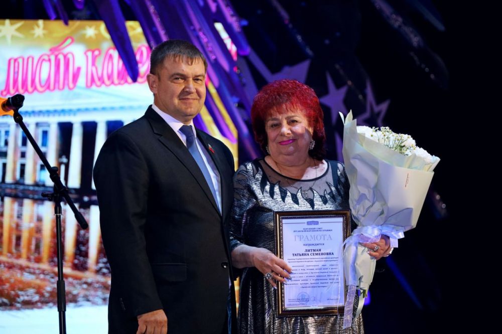 Андрей Сопельник поздравил Татьяну Литман с 50-летним юбилеем творческой деятельности